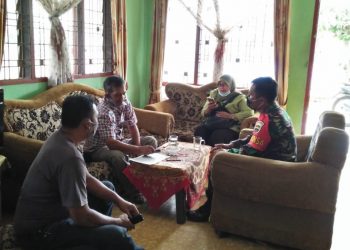 Personel Babinsa Kodim 0207/Simalungun Lakukan Komsos Bahas Keamanan dan Kebersihan di Desa Binaan