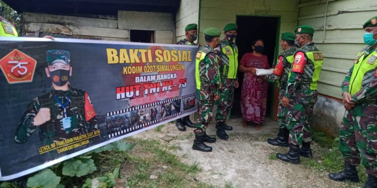 Peduli Warga Kurang Mampu, Personel Jajaran Kodim 0207/Simalungun Berikan Bantuan Sembako