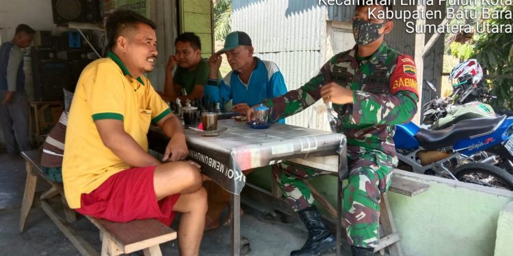Personel Kodim 0208/Asahan Beri Tips-Tips Pencegahan Covid-19 Melalui Komsosnya Personel Kodim 0208/Asahan Beri Tips-Tips Pencegahan Covid-19 Melalui Komsosnya