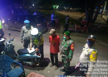 Personel Kodim 0208/Asahan Patroli Malam Hari Sambil Gelar Pendisiplinan Protokol Kesehatan