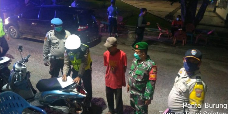 Personel Kodim 0208/Asahan Patroli Malam Hari Sambil Gelar Pendisiplinan Protokol Kesehatan