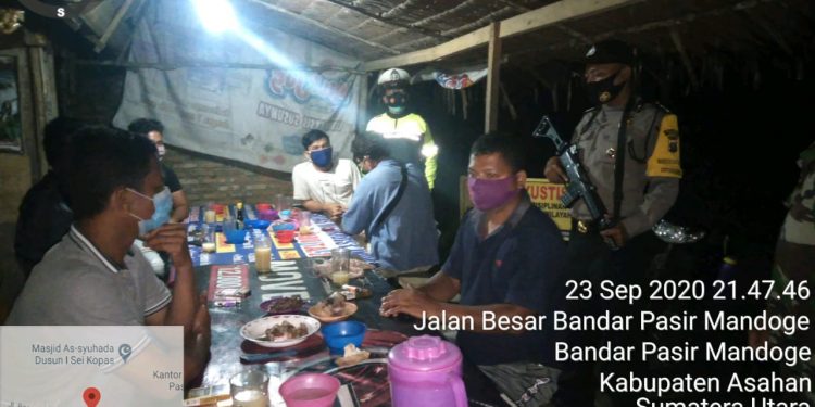 Petugas Gabungan Gelar Patroli Pendisiplinan Protokol Kesehatan Malam Hari Oleh Personel Jajaran Kodim 0208/Asahan Petugas Gabungan Gelar Patroli Pendisiplinan Protokol Kesehatan Malam Hari Oleh Personel Jajaran Kodim 0208/Asahan