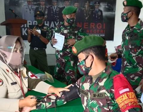 Personel Kodim 0207/Simalungun Turut Serta Melaksanakan Donor Darah Dalam Rangka HUT TNI Ke-75
