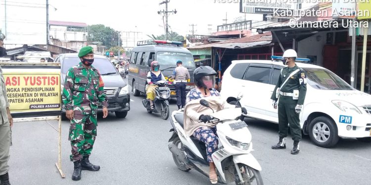 Personel Kodim 0208/Asahan Bersama Tim Khusus Untuk Tertibkan Warga Yang Melanggar Protokol Kesehatan Personel Kodim 0208/Asahan Bersama Tim Khusus Untuk Tertibkan Warga Yang Melanggar Protokol Kesehatan