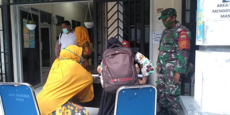 Babinsa Koramil 15/ Bandar Pulau Dampingi Pelayanan KB Kesehatan Babinsa Koramil 15/ Bandar Pulau Dampingi Pelayanan KB Kesehatan