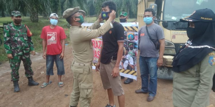 Tunjukkan Kekompakan Antar TNI-POLRI Dan Satpol PP Dalam Operasi Yustisi Tunjukkan Kekompakan Antar TNI-POLRI Dan Satpol PP Dalam Operasi Yustisi