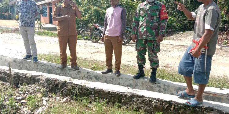 Dampingi Pengukuran Batas Tanah Warga Binaan Oleh ersonel Babinsa Kodim 0207/Simalungun Dampingi Pengukuran Batas Tanah Warga Binaan Oleh ersonel Babinsa Kodim 0207/Simalungun