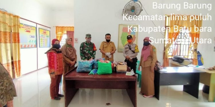 TNI-POLRI Dan Aparat Desa Laksanakan Karya Bhakti Berbagi Masker