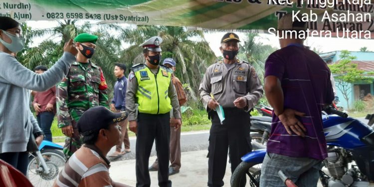 Personel Gabungan, Salahsatunya Personel Kodim 0208/Asahan Tegur Warga Yang Melanggar Protokol Kesehatan Personel Gabungan, Salahsatunya Personel Kodim 0208/Asahan Tegur Warga Yang Melanggar Protokol Kesehatan
