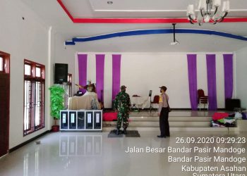 Ciptakan Rasa Aman Bagi Jemaat, Personel Jajaran Kodim 0208/Asahan Semprotkan Disinfektan Di Gereja