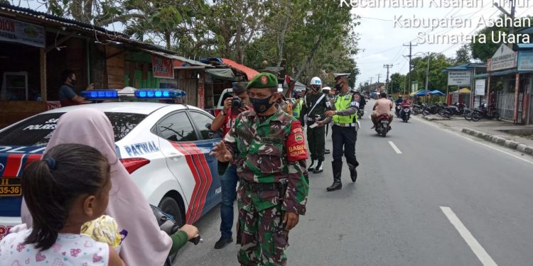 Personel Kodim 0208/Asahan Laksanakan Operasi Yustisi Pendisiplinan Protokol Kesehatan Bersama Tim Gabungan Personel Kodim 0208/Asahan Laksanakan Operasi Yustisi Pendisiplinan Protokol Kesehatan Bersama Tim Gabungan