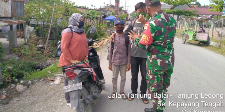 Masih Ada Saja Warga Yang Tertangkap Basah Tidak Memakai Masker Oleh Personel Kodim 0208/Asahan Masih Ada Saja Warga Yang Tertangkap Basah Tidak Memakai Masker Oleh Personel Kodim 0208/Asahan