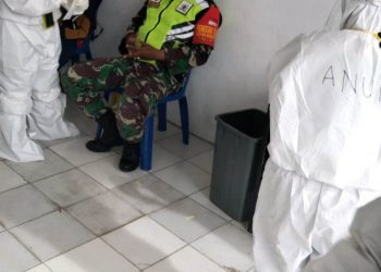 Cek Kesehatan, Personel Babinsa Kodim 0207/Simalungun Ikuti Swab Test Massal di Rumah Singgah