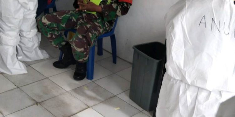 Cek Kesehatan, Personel Babinsa Kodim 0207/Simalungun Ikuti Swab Test Massal di Rumah Singgah Cek Kesehatan, Personel Babinsa Kodim 0207/Simalungun Ikuti Swab Test Massal di Rumah Singgah