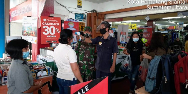 Hari Ini Giliran Personel Jajaran Kodim 0207/Simalungun Laksanakan Sosialisasi Penegakan Disiplin Protokol Kesehatan di Suzuya