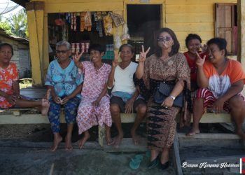 Nuraini Tumpak Siregar br Sirait 'Ditodong' Emak-emak untuk Berfoto