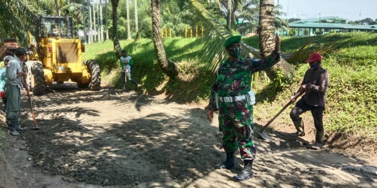 Memberikan Kenyamanan Dan Kerapian, Danrem 022/Pantai Timur Aspal Jalan Asrama Memberikan Kenyamanan Dan Kerapian, Danrem 022/Pantai Timur Aspal Jalan Asrama