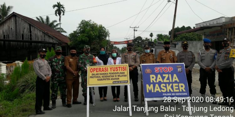 TNI Bersama Polri Dan Aparat Pemerintah Bersama-Sama Memerangi Covid-19 TNI Bersama Polri Dan Aparat Pemerintah Bersama-Sama Memerangi Covid-19