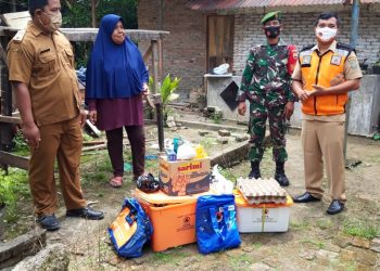 Realisasikan Peri Kemanusiaan, Personel Jajaran Kodim 0208/Asahan Dampingi Penyerahan Bantuan Dari BNPB Kabupaten Asahan