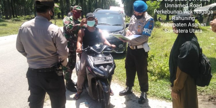 Tak Kenal Lelah Untuk Selalu Himbau Warga Tentang Pencegahan Covid-19 Jajaran Kodim 0208/Asahan Melalui Babinsa Tak Kenal Lelah Untuk Selalu Himbau Warga Tentang Pencegahan Covid-19 Jajaran Kodim 0208/Asahan Melalui Babinsa