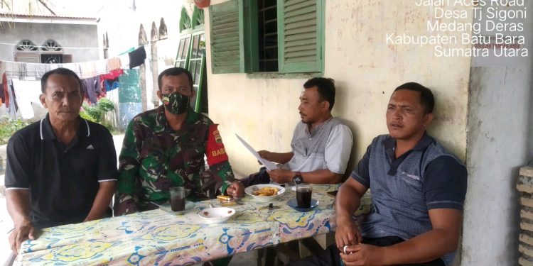 Peringatkan Warga Untuk Utamakan Protokol Kesehatan Daripada Kesenangan Duniawi Oleh Personel Jajaran Kodim 0208/Asahan Peringatkan Warga Untuk Utamakan Protokol Kesehatan Daripada Kesenangan Duniawi Oleh Personel Jajaran Kodim 0208/Asahan
