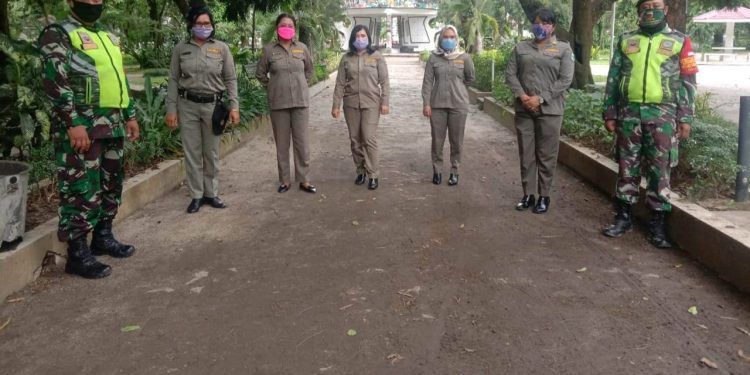 Komsos Dengan ASN Kecamatan, Personel Jajaran Kodim 0207/Simalungun Menghimbau Wajib Pakai Masker Komsos Dengan ASN Kecamatan, Personel Jajaran Kodim 0207/Simalungun Menghimbau Wajib Pakai Masker