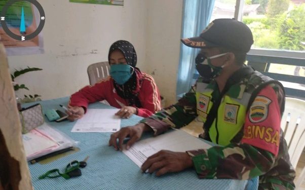 Sambangi Puskesmas, Personel Babinsa Kodim 0207/Simalungun Komsos Dengan Perangkat Puskesmas Silou Kahean Sambangi Puskesmas, Personel Babinsa Kodim 0207/Simalungun Komsos Dengan Perangkat Puskesmas Silou Kahean