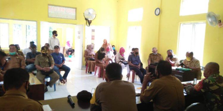 Personel Jajaran Kodim 0208/Asahan Hadiri Rapat Koordinasi Pemerintah Terkait Covid-19 Personel Jajaran Kodim 0208/Asahan Hadiri Rapat Koordinasi Pemerintah Terkait Covid-19