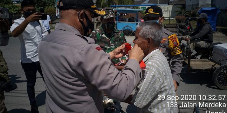 Danramil Beserta Instansi Pemerintah Laksanakan Patroli Wajib Masker Di Wilayah Binaan Danramil Beserta Instansi Pemerintah Laksanakan Patroli Wajib Masker Di Wilayah Binaan