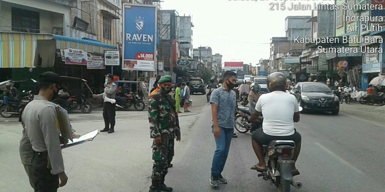 Tim Gabungan Laksanakan Patroli Disiplin Mandiri Covid-19 Gabungan TNI/Polri Tim Gabungan Laksanakan Patroli Disiplin Mandiri Covid-19 Gabungan TNI/Polri