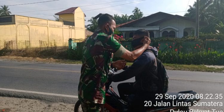 Rutin Peringatkan Warga Binaannya Personel Jajaran Kodim 0208/Asahan Ajak Warga Agar Selalu Ikuti Protokol Kesehatan Rutin Peringatkan Warga Binaannya Personel Jajaran Kodim 0208/Asahan Ajak Warga Agar Selalu Ikuti Protokol Kesehatan