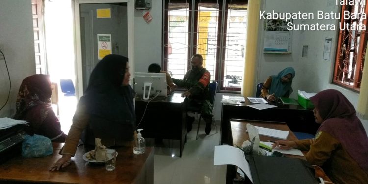 Personel Kodim 0208/Asahan Turun Langsung Ke Lapangan Cek Data Penduduk Desa Binaan Personel Kodim 0208/Asahan Turun Langsung Ke Lapangan Cek Data Penduduk Desa Binaan