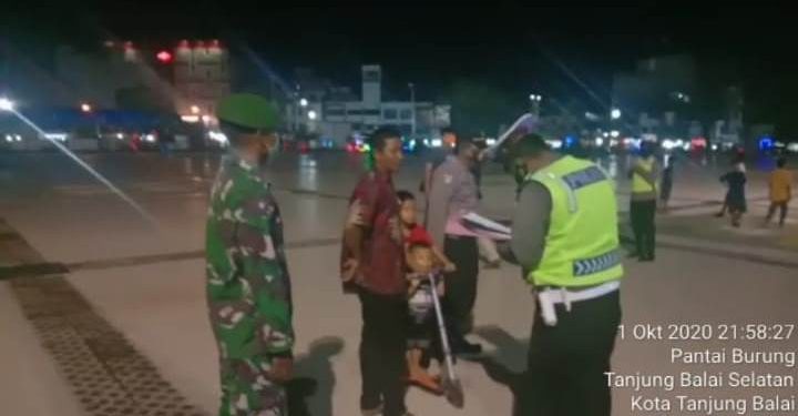 Dalam Rangka Penegakan Disiplin Protokol Kesehatan Personel Gabungan TNI-Polri Melalui Koramil 08/PB Laksanakan Prokes Diwilayah Binaan Dalam Rangka Penegakan Disiplin Protokol Kesehatan Personel Gabungan TNI-Polri Melalui Koramil 08/PB Laksanakan Prokes Diwilayah Binaan