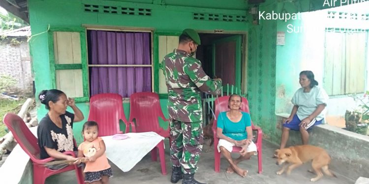 Himbau Pedagang Dan Pembeli Personel Kodim 0208/Asahan Dilaksanakan di Pasar Agar Ikuti Protokol Kesehatan Himbau Pedagang Dan Pembeli Personel Kodim 0208/Asahan Dilaksanakan di Pasar Agar Ikuti Protokol Kesehatan