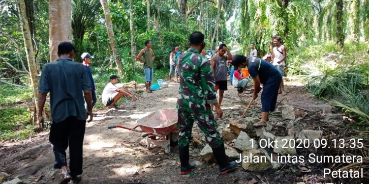Laksanakan Aksi Sosial Bersama Masyarakat Binaan Bersama Personel Kodim 0208/Asahan Laksanakan Aksi Sosial Bersama Masyarakat Binaan Bersama Personel Kodim 0208/Asahan