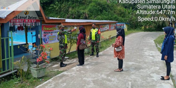 Forkopimcam Tiga Balata Lakukan Penegakan Disiplin Protokol Kesehatan di Pasar Tradisional Tiga Balata Forkopimcam Tiga Balata Lakukan Penegakan Disiplin Protokol Kesehatan di Pasar Tradisional Tiga Balata