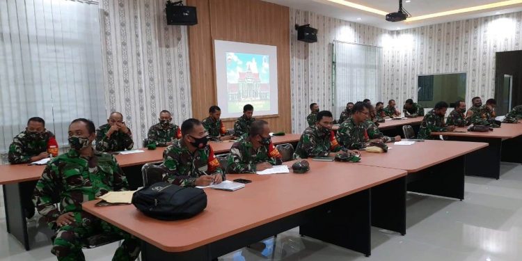 Danramil 07/Pasar Baru Pimpin Rapat Evaluasi Progja Bersama Staf Jajaran Kodim 0207/Simalungun Danramil 07/Pasar Baru Pimpin Rapat Evaluasi Progja Bersama Staf Jajaran Kodim 0207/Simalungun