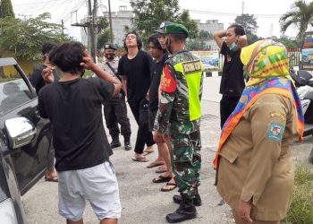 Perangi Penyebaran Covid-19 TNI-POLRI Razia Masker di Perdagangan