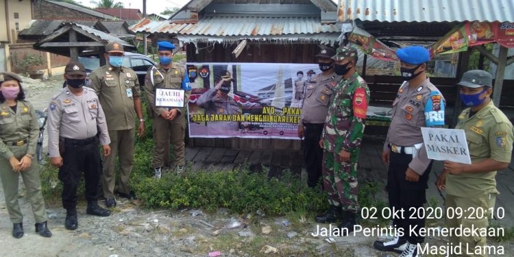 Personel Jajaran Kodim 0208/Asahan Laksanakan Giat Himbau Warga Mengenai Tips Pencegahan Covid-19