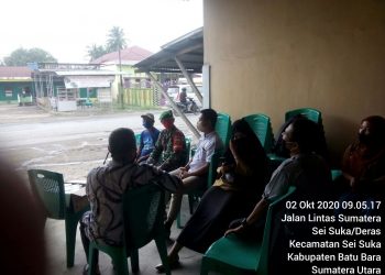 Diskusikan Masalah Covid-19, Personel Kodim 0208/Asahan Bersama Kadus