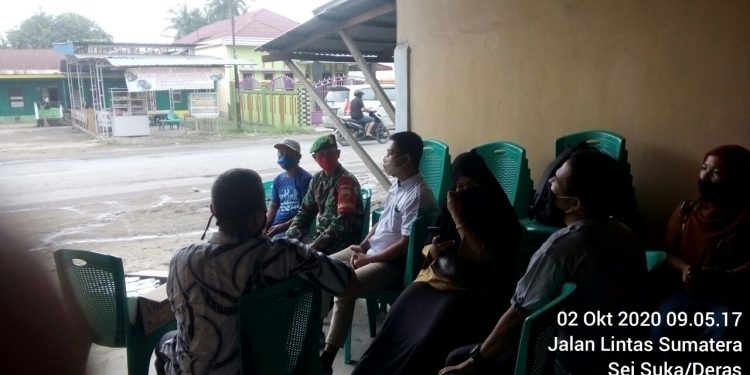 Diskusikan Masalah Covid-19, Personel Kodim 0208/Asahan Bersama Kadus Diskusikan Masalah Covid-19, Personel Kodim 0208/Asahan Bersama Kadus
