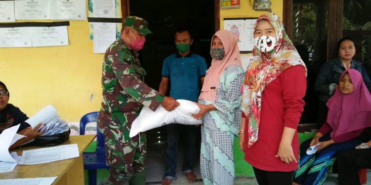 Jajaran Kodim 0208/Asahan Dampingi Pendistribusian Sembako Dari Kementrian Sosial Jajaran Kodim 0208/Asahan Dampingi Pendistribusian Sembako Dari Kementrian Sosial