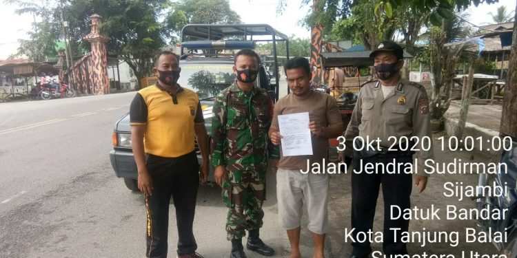Sejumlah Warga Terjaring Razia Masker Hari Ini Oleh Personel Jajaran Kodim 0208/Asahan Bersama Dinas Terkait Sejumlah Warga Terjaring Razia Masker Hari Ini Oleh Personel Jajaran Kodim 0208/Asahan Bersama Dinas Terkait