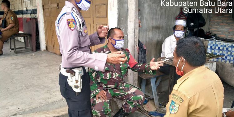 Kodim 0208/Asahan Melalui Koramil 01/Medang Deras Lakukan Pendisiplinan Aman Covid-19 Terhadap Masyarakat