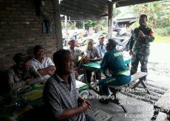 Di Salah Satu Kedai, Personel Jajaran Kodim 0208/Asahan Himbau Warga Mengenai ProtKes