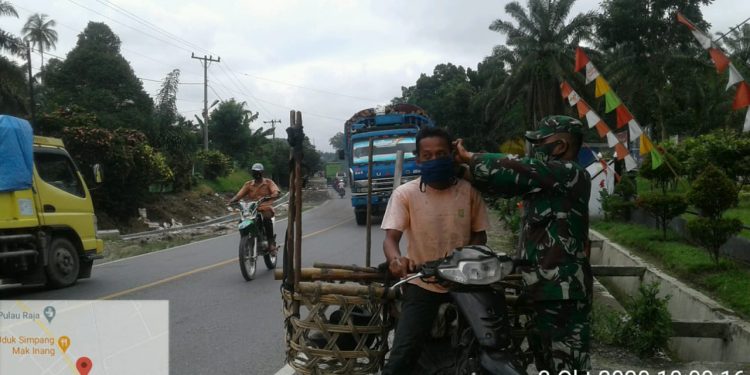Jajaran Kodim 0208/Asahan Peringatkan Pengendara Agar Patuhi Protokol Kesehatan Anjuran Pemerintah Jajaran Kodim 0208/Asahan Peringatkan Pengendara Agar Patuhi Protokol Kesehatan Anjuran Pemerintah
