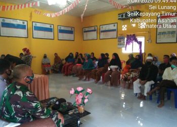 Personil Kodim 0208/Asahan Melalui Koramil 10/Sei Kepayang Dampingi Pembagian BLT Tahap 4