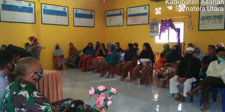 Personil Kodim 0208/Asahan Melalui Koramil 10/Sei Kepayang Dampingi Pembagian BLT Tahap 4
