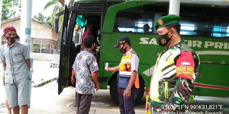 Setiap Hari Personel Kodim 0207/Simalungun Kawal Protokol Kesehatan di Terminal Tanjung Pinggir Pematang Siantar