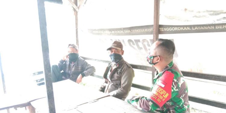 Peduli Kesehatan Warga Binaan, Babinsa Kodim 0207/Simalungun Komsos Cara Hindari Virus Covid 19 Peduli Kesehatan Warga Binaan, Babinsa Kodim 0207/Simalungun Komsos Cara Hindari Virus Covid 19